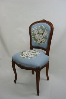 刺繍布の椅子