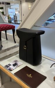 ロワールロビースツール　東京手仕事　イスハウス